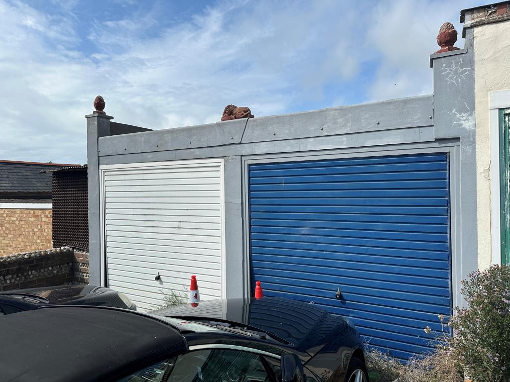 Lot: 122 - DOUBLE GARAGE WITH OFF-ROAD PARKING TO FRONT - External of Double Garage